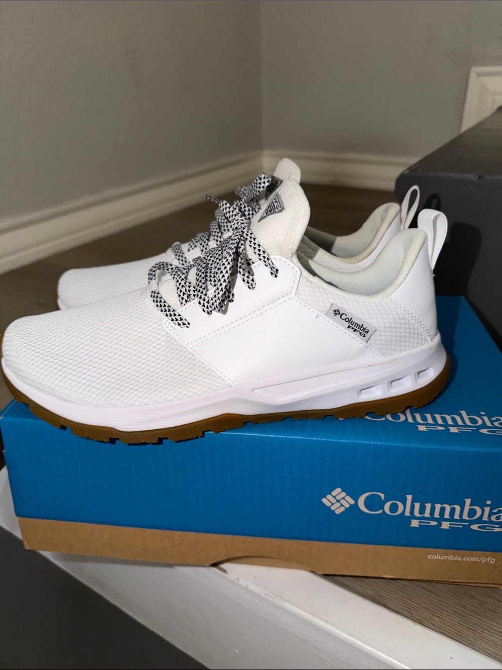 Columbia Tamiami PFG White Mesh Sneakers Mens Sz 9